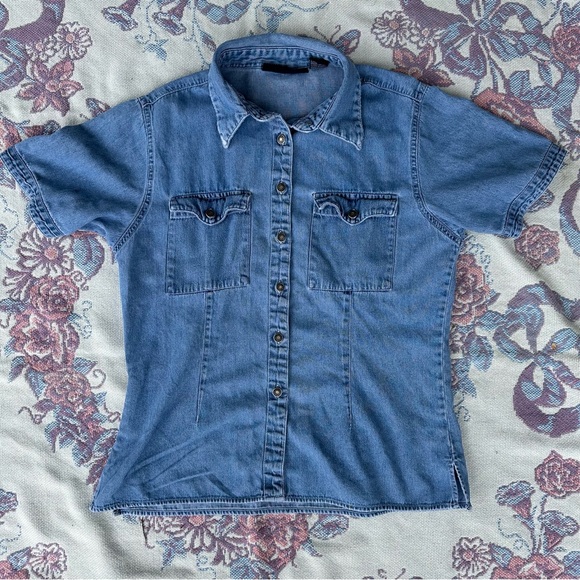 Mountain Lake Women’s Chambray Button Down Shirt - Picture 4 of 9